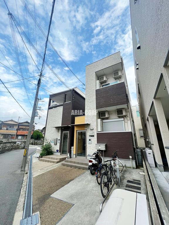 建物外観　2016年完成、大手ハウスメーカー施工のデザイナーズアパート