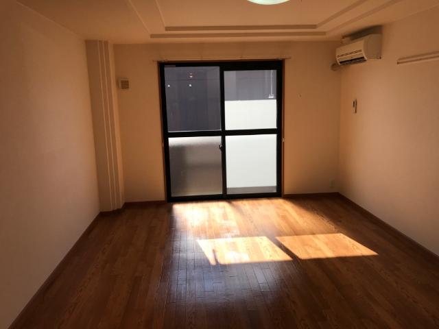 居室・リビング　室内