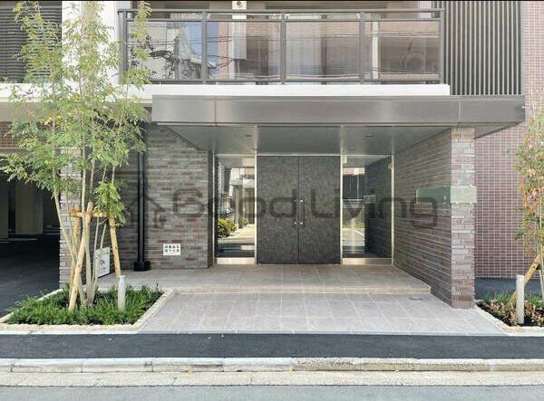 エントランス　落ち着いた雰囲気