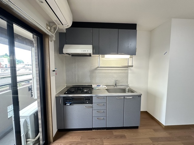 キッチン　別部屋参考写真です