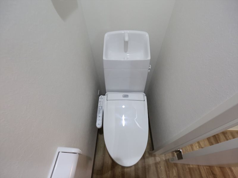 トイレ　温水洗浄暖房便座付トイレ