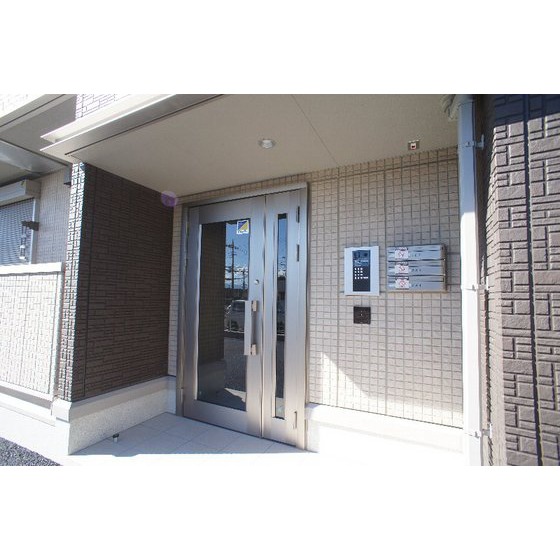 セキュリティ　共用エントランスにはオートロックあり