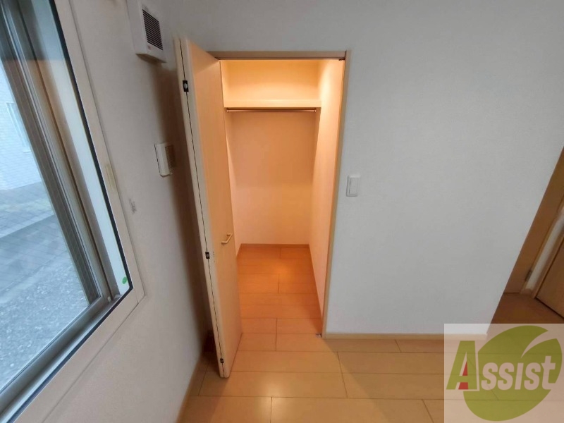 収納　クローゼットは奥行きもあり、荷物が多い方でも安心です。