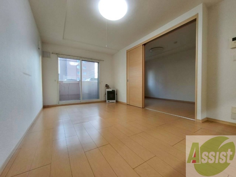 居室・リビング　広くてキレイなお部屋が広がっていて、充実した生活が送れそう。