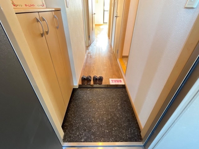 玄関　ツインビレッジ　お問合せはなご家おもてなし不動産へ。