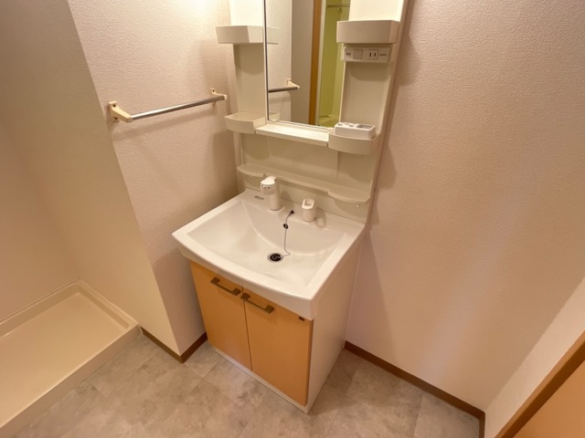 洗面設備　ツインビレッジ　お問合せはなご家おもてなし不動産へ。