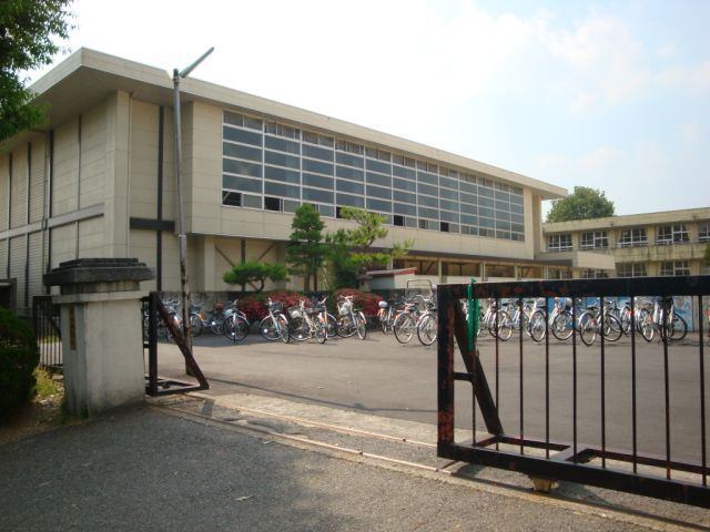 中学校　可児市御嵩町中学校組合立共和中学校（中学校）まで1086m