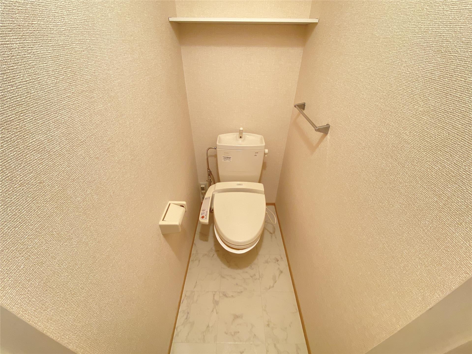 トイレ　温水洗浄暖房便座付トイレ