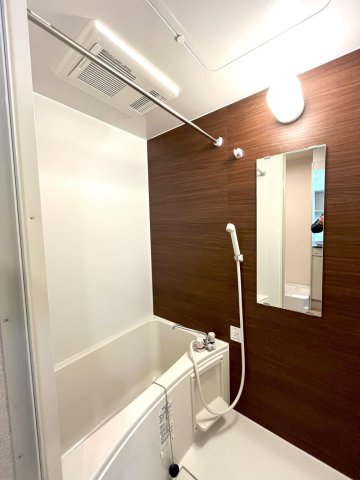 バス・シャワールーム　浴室乾燥機付きシステムバス