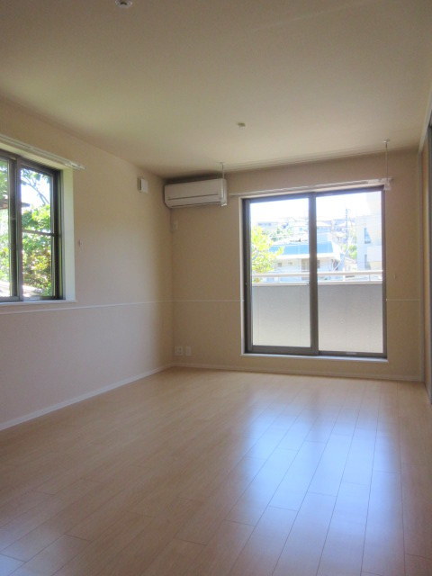 居室・リビング　解放感のある１２．９帖のリビング