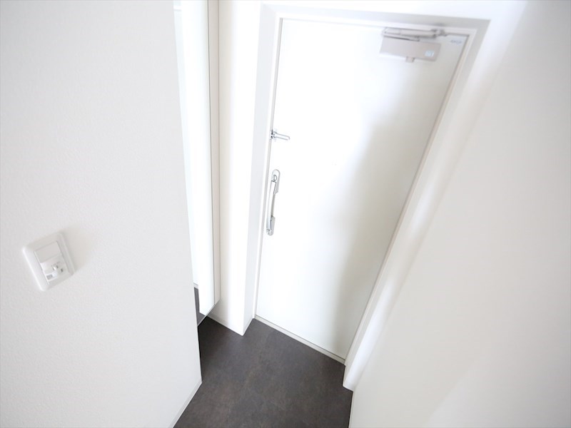 玄関　玄関　シューズボックス付（収納充実してます）