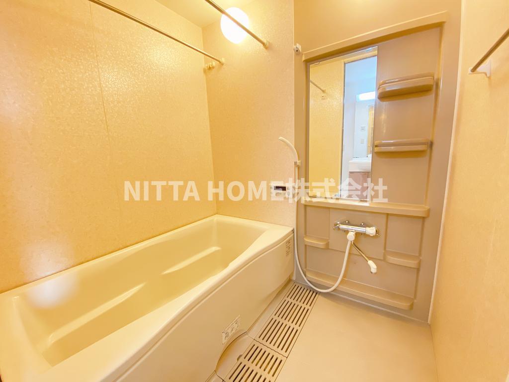 バス・シャワールーム　追炊き機能や浴室乾燥も付いています◎