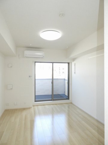 居室・リビング　こちらのリビングで趣味の時間をお楽しみください