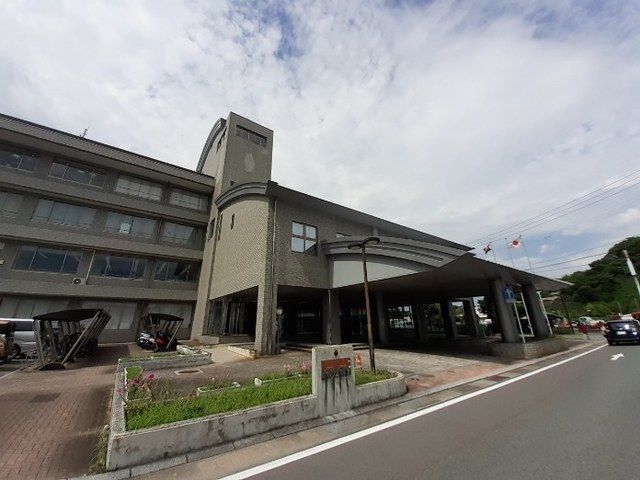 役所　飯塚市穂波支所（役所）まで500m