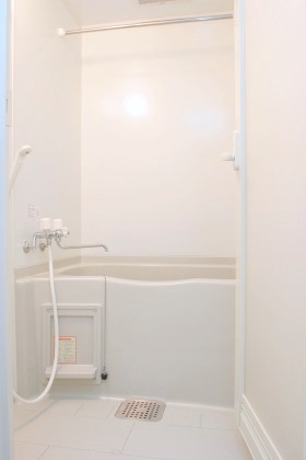 バス・シャワールーム　ゆったりとした浴室です♪