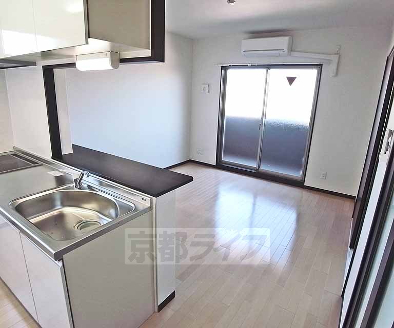 居室・リビング　人気のカウンターキッチンです。