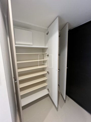 収納　レジュールアッシュ谷町四丁目グランクラス　シューズボックス