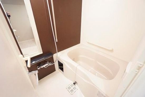 バス・シャワールーム　落ち着いた空間のお風呂です