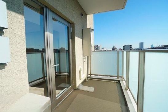 バルコニー　バルコニーからの眺めを楽しみながら食事をしませんか