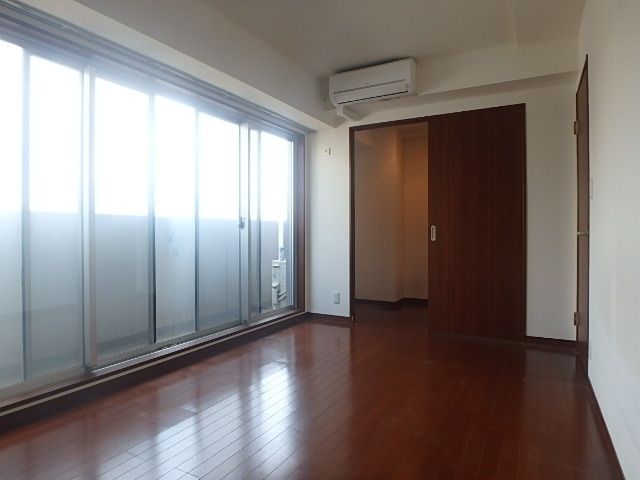 居室・リビング　★６．４帖の洋室です★