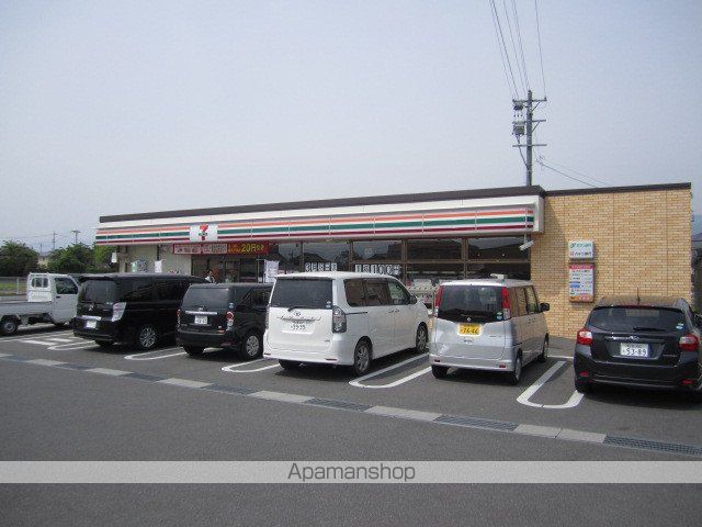 コンビニ　セブンイレブン（コンビニ）まで682m