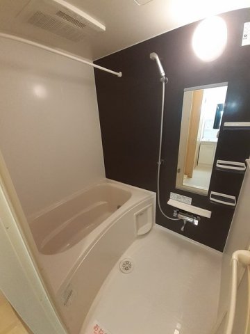 バス・シャワールーム　追い焚き・浴室乾燥機付きのお風呂です♪