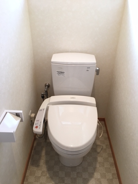 トイレ　嬉しい温水洗浄便座♪