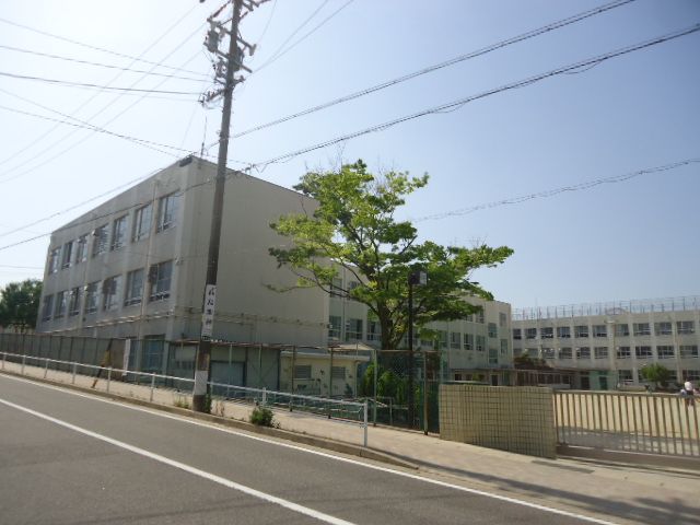 小学校　名古屋市立名東小学校（小学校）まで857m