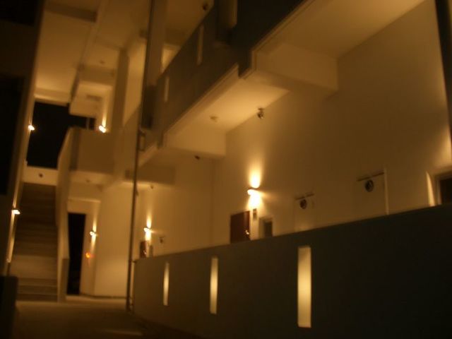 その他共有部分　夜の外観はこのような感じです