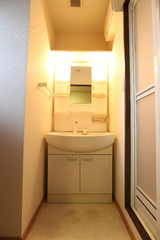 洗面設備　同じ物件の別のお部屋です。