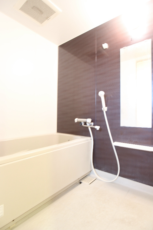 バス・シャワールーム　同じ物件の別のお部屋です。