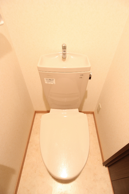トイレ　同じ物件の別のお部屋です。