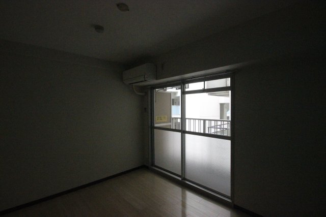 居室・リビング　同物件別号室の写真です。