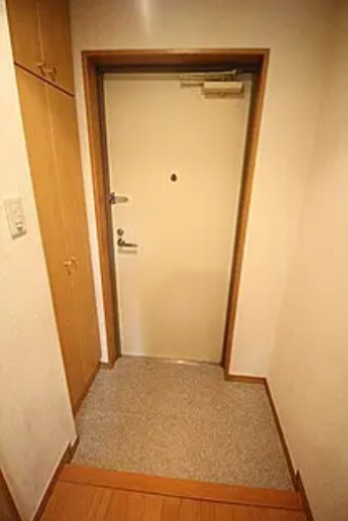 玄関　※別部屋参考写真