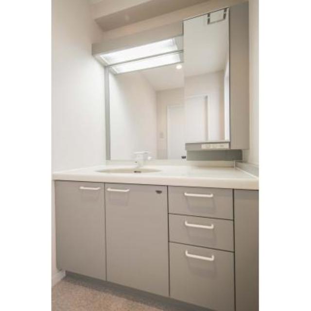 洗面設備　※写真は同タイプ住戸です。