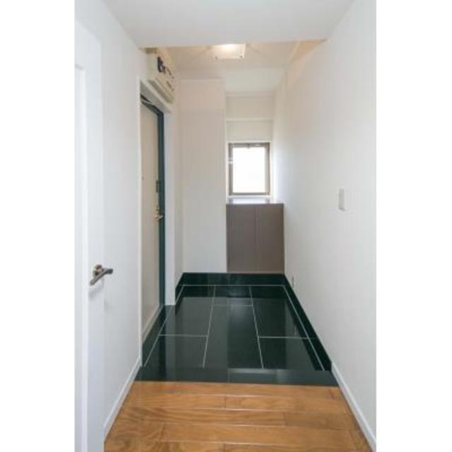 玄関　※写真は同タイプ住戸です。