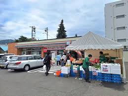 コンビニ　セブンイレブン南7条店（コンビニ）まで132m