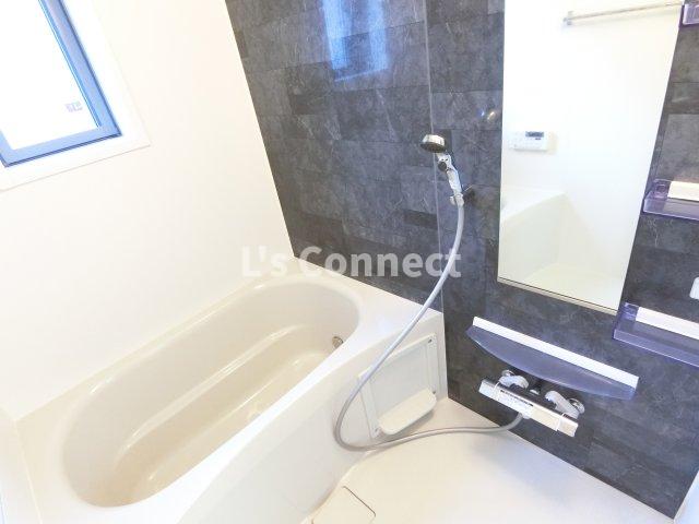 バス・シャワールーム　追焚き、浴室乾燥付きのお風呂。