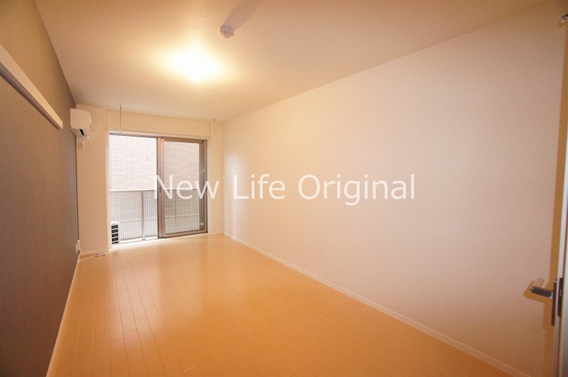 居室・リビング　9.5帖♪エアコン付きです。