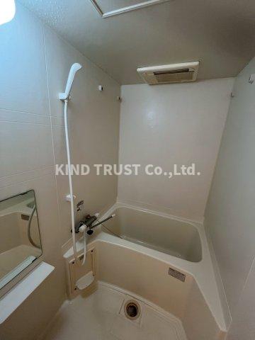 バス・シャワールーム　コンパクトで使いやすいお風呂です