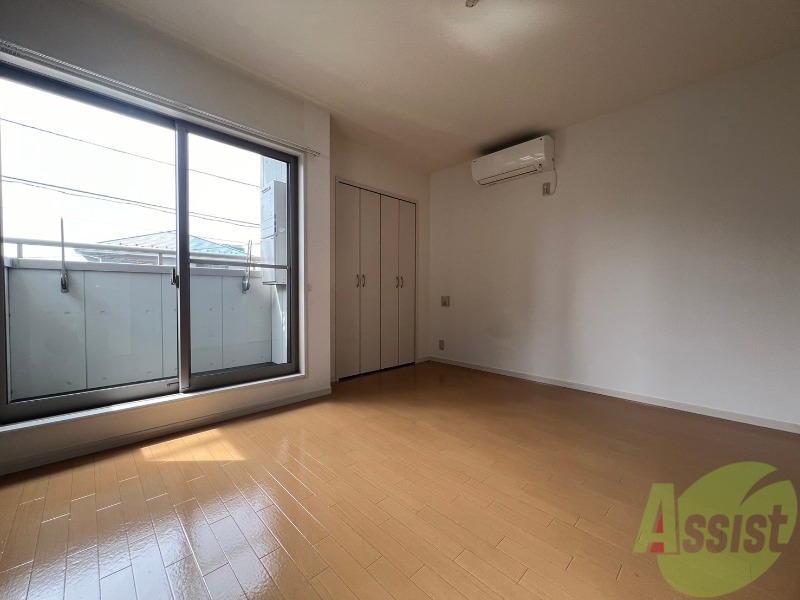 居室・リビング　シンプルなリビングにはしっかり日差しが入り明るいです