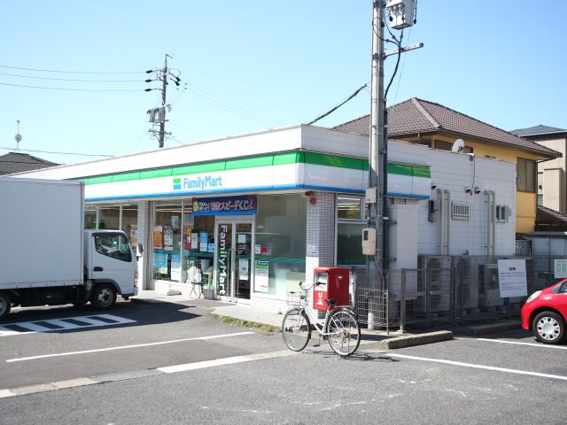 コンビニ　ファミリーマート（コンビニ）まで390m