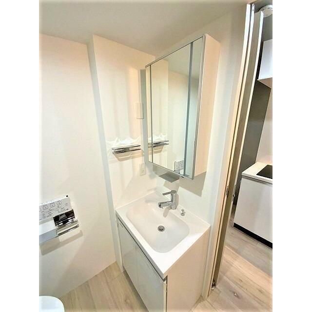 洗面設備　反転タイプの室内写真