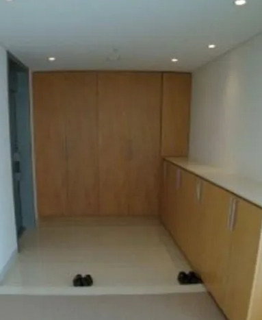 玄関　※別部屋の参考写真です。