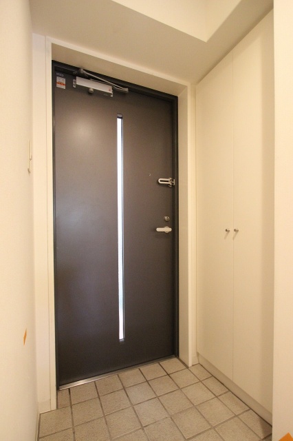 玄関　同物件別号室の写真