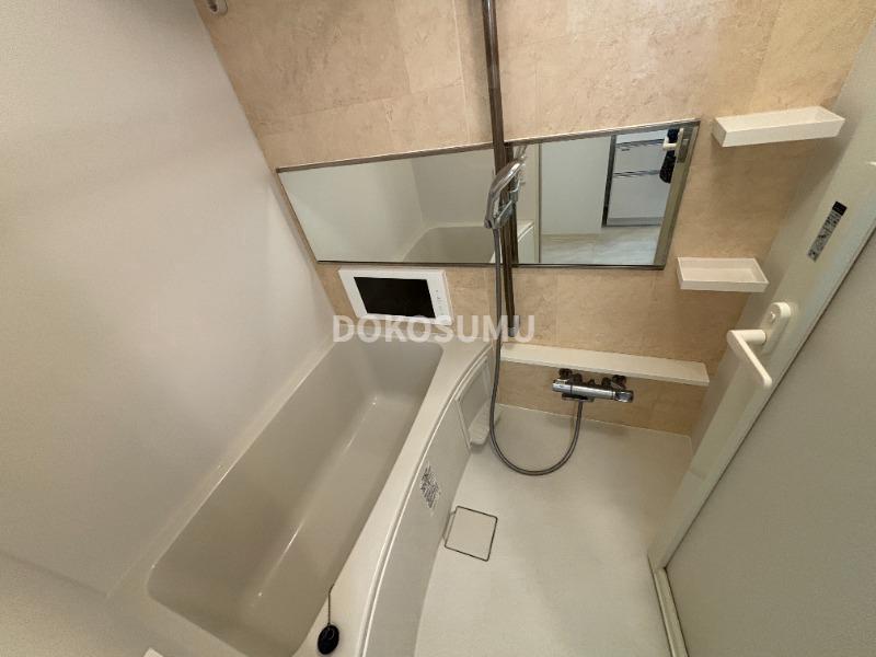 バス・シャワールーム　一日の疲れをやさしく癒やす、清潔感あふれるリラックスバス。