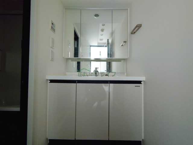 洗面設備　実際の間取りとは異なります