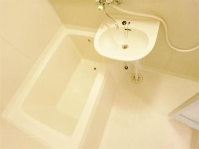 バス・シャワールーム　バスルームです