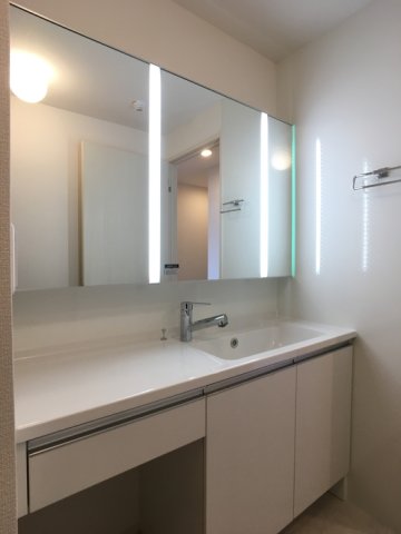 洗面設備　スペースが確保できる洗面所です