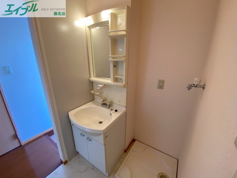 洗面設備　同型参考写真